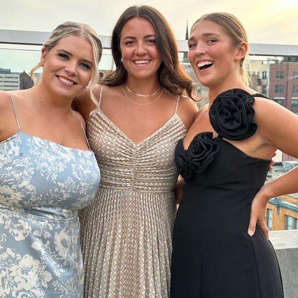 Meet your Posher, Emily - Picture 2 of 3